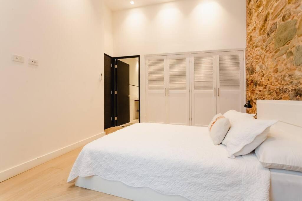 Casa Lefevre 2c - Moderno Apartamento Con Balcon En Plaza Catedral Panama (ville)